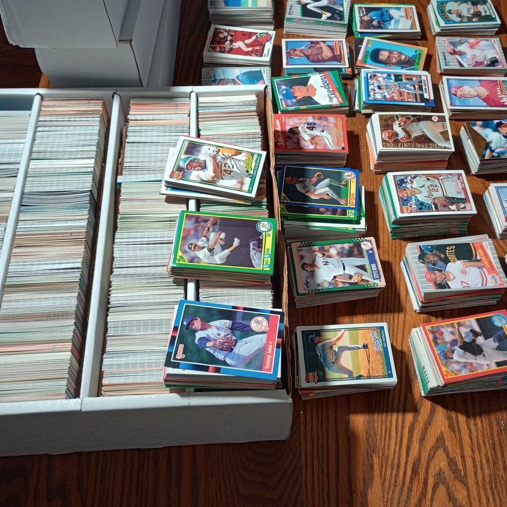 200 Baseball Cards Lot Set Box